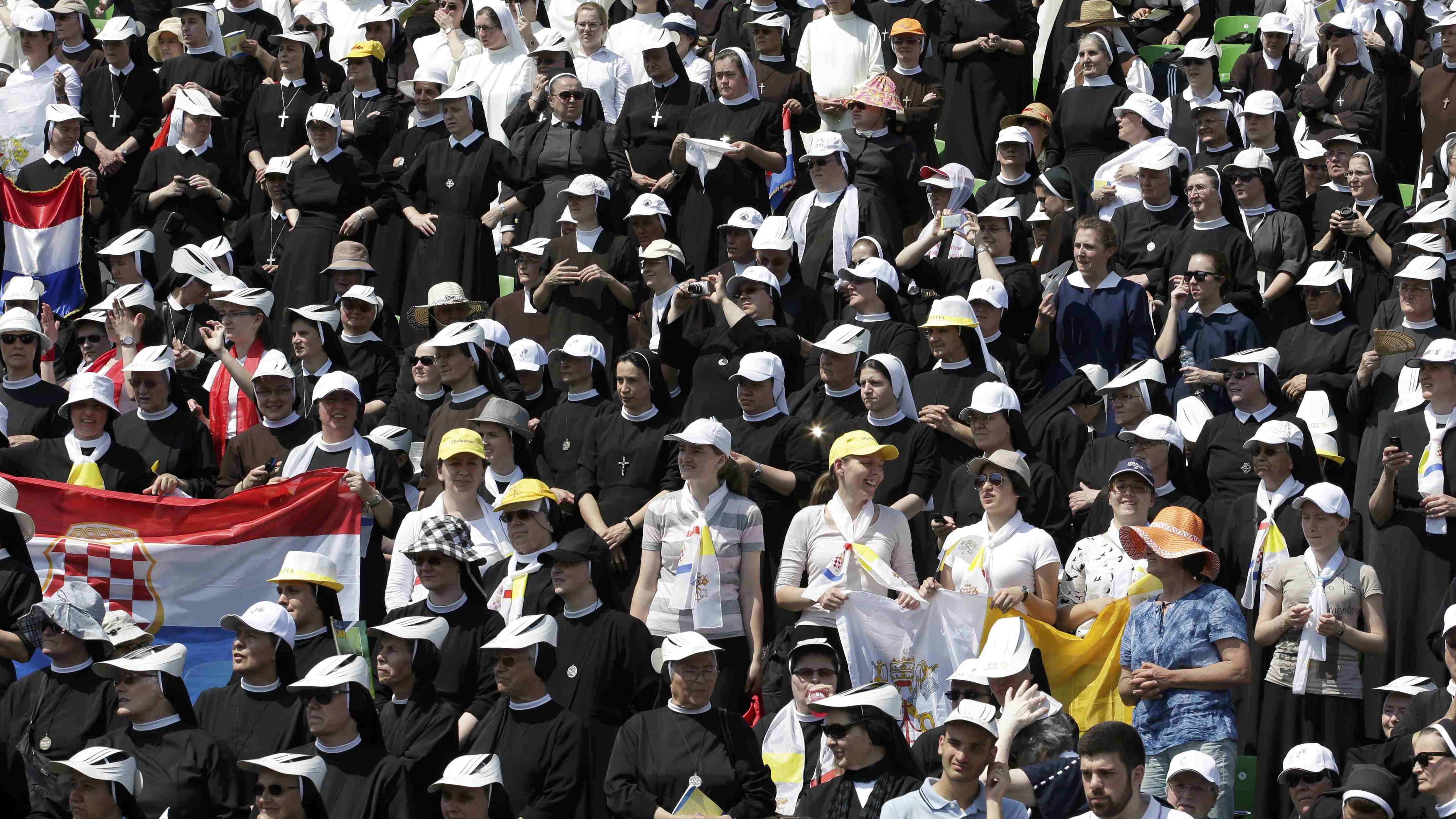 2015-06-06T085038Z_844373265_LR1EB660OK389_RTRMADP_3_BOSNIA-POPE