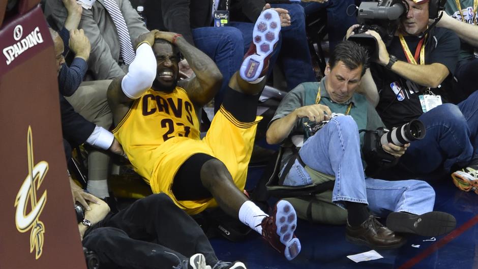 2015-06-12T042241Z_1109806855_NOCID_RTRMADP_3_NBA-PLAYOFFS-GOLDEN-STATE-WARRIORS-AT-CLEVELAND-CAVALIERS