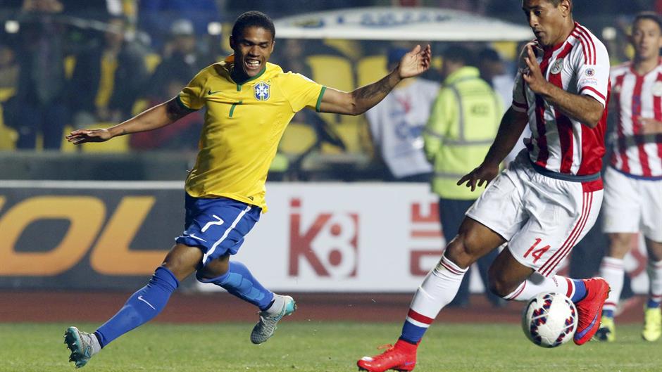 2015-06-27T225616Z_657200851_TB3EB6R1RPIP2_RTRMADP_3_SOCCER-COPA-M22