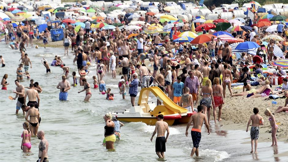 2015-07-04T142943Z_2111348784_LR2EB74149915_RTRMADP_3_GERMANY-WEATHER