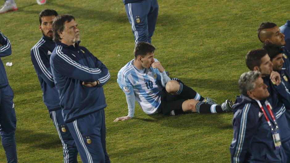 2015-07-04T235934Z_876137301_TB3EB741UN0I3_RTRMADP_3_SOCCER-COPA-M26