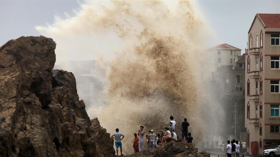 2015-08-08T105325Z_1005264124_GF20000017557_RTRMADP_3_TAIWAN-TYPHOON