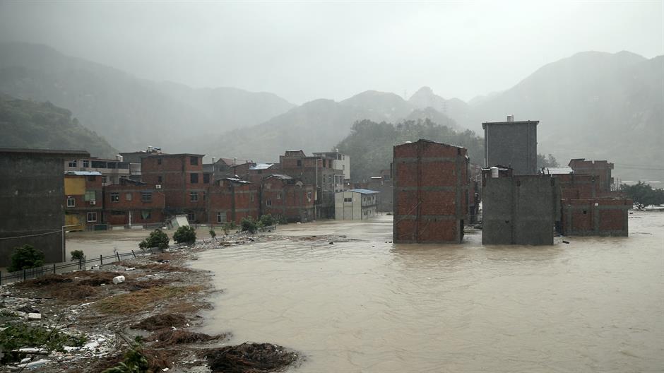 2015-08-09T061154Z_1646846647_GF20000018274_RTRMADP_3_CHINA-TYPHOON