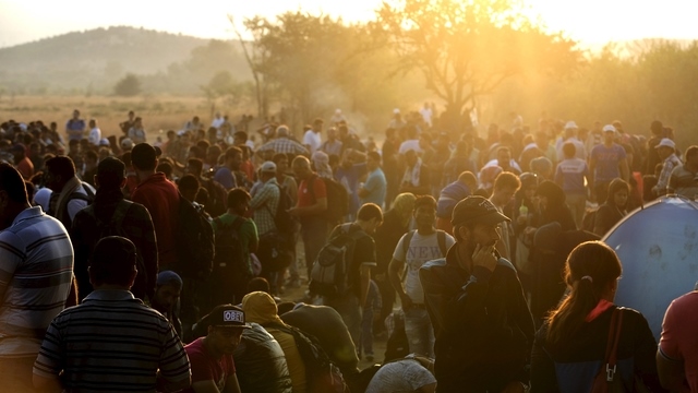 2015-08-20T073400Z_972003798_GF10000177125_RTRMADP_2_EUROPE-MIGRANTS-MACEDONIA