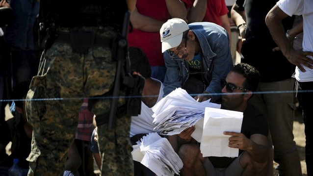 2015-08-23T154549Z_2014909253_GF10000180379_RTRMADP_2_EUROPE-MIGRANTS-MACEDONIA