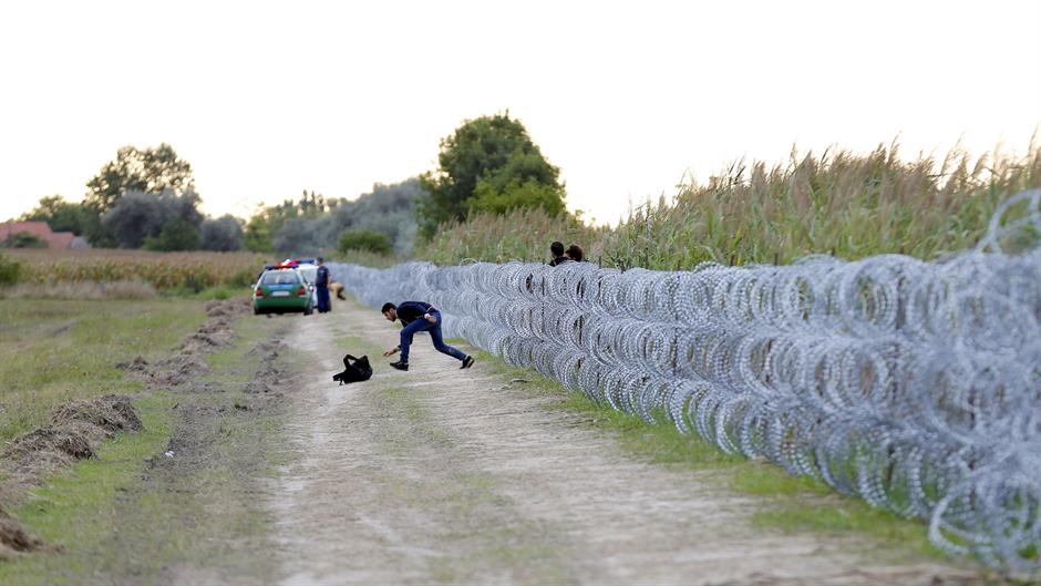 2015-08-26T070122Z_697233347_GF10000182991_RTRMADP_3_EUROPE-MIGRANTS-HUNGARY
