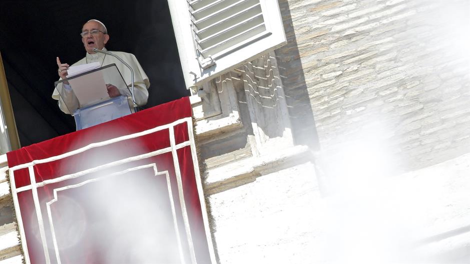 2015-08-30T104719Z_198452888_GF10000187012_RTRMADP_3_POPE-VATICAN