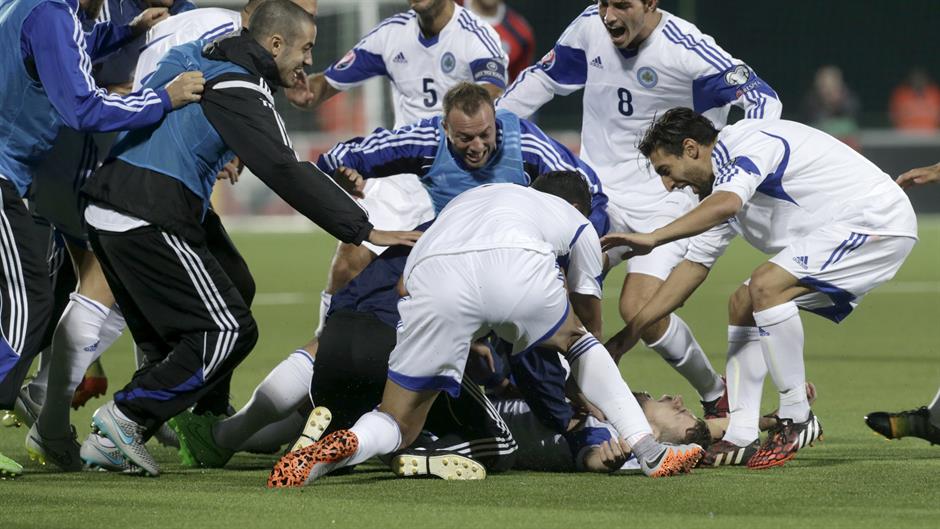 2015-09-08T203745Z_2081708836_GF10000198065_RTRMADP_3_SOCCER-EURO