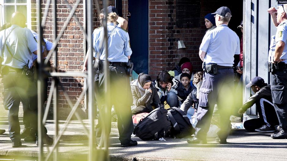 2015-09-09T163127Z_2116093975_GF10000199231_RTRMADP_3_EUROPE-MIGRANTS-DENMARK-TRAINS