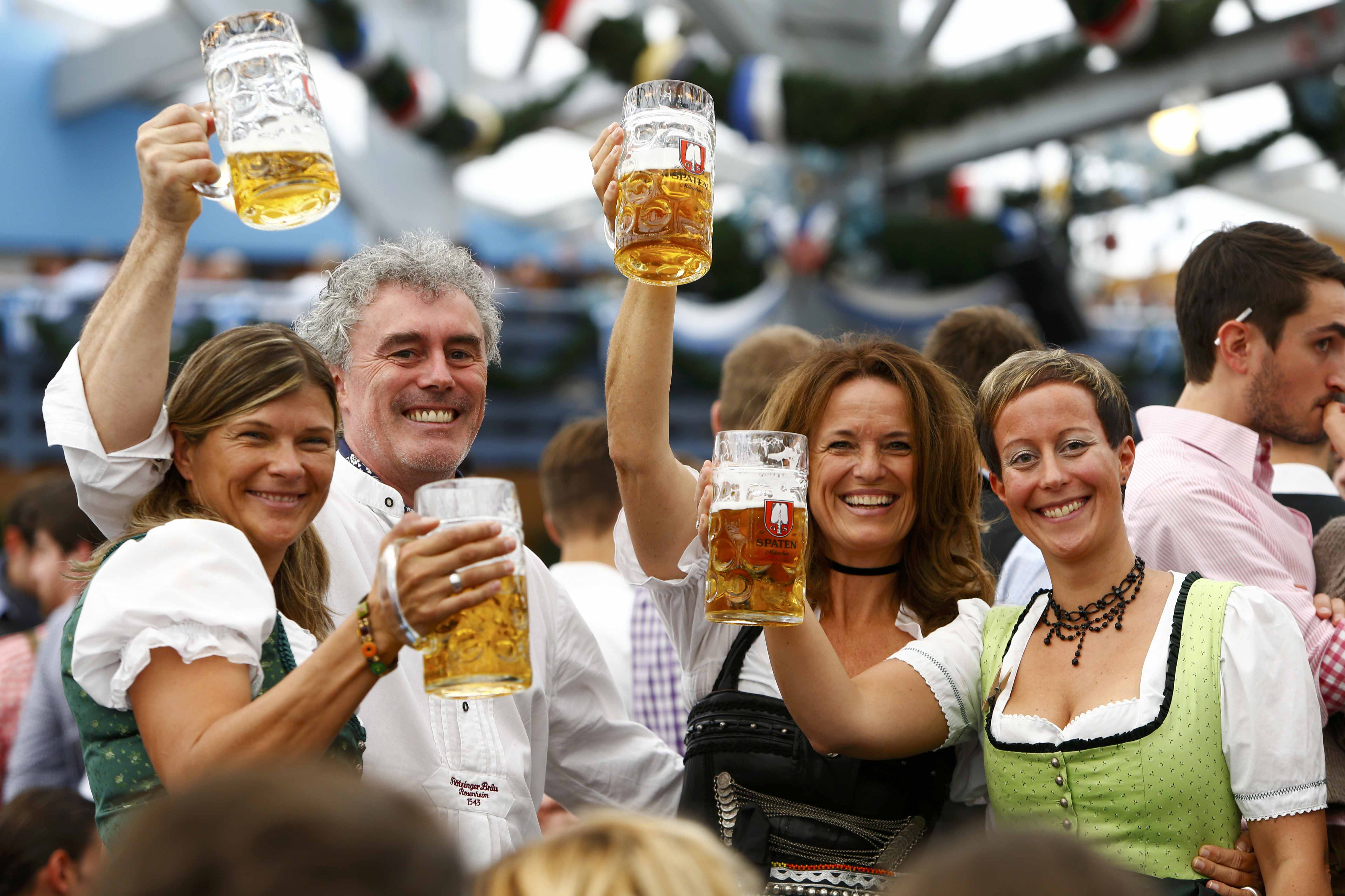 2015-09-19T104414Z_675227876_LR2EB9J0TTEAR_RTRMADP_3_GERMANY-OKTOBERFEST