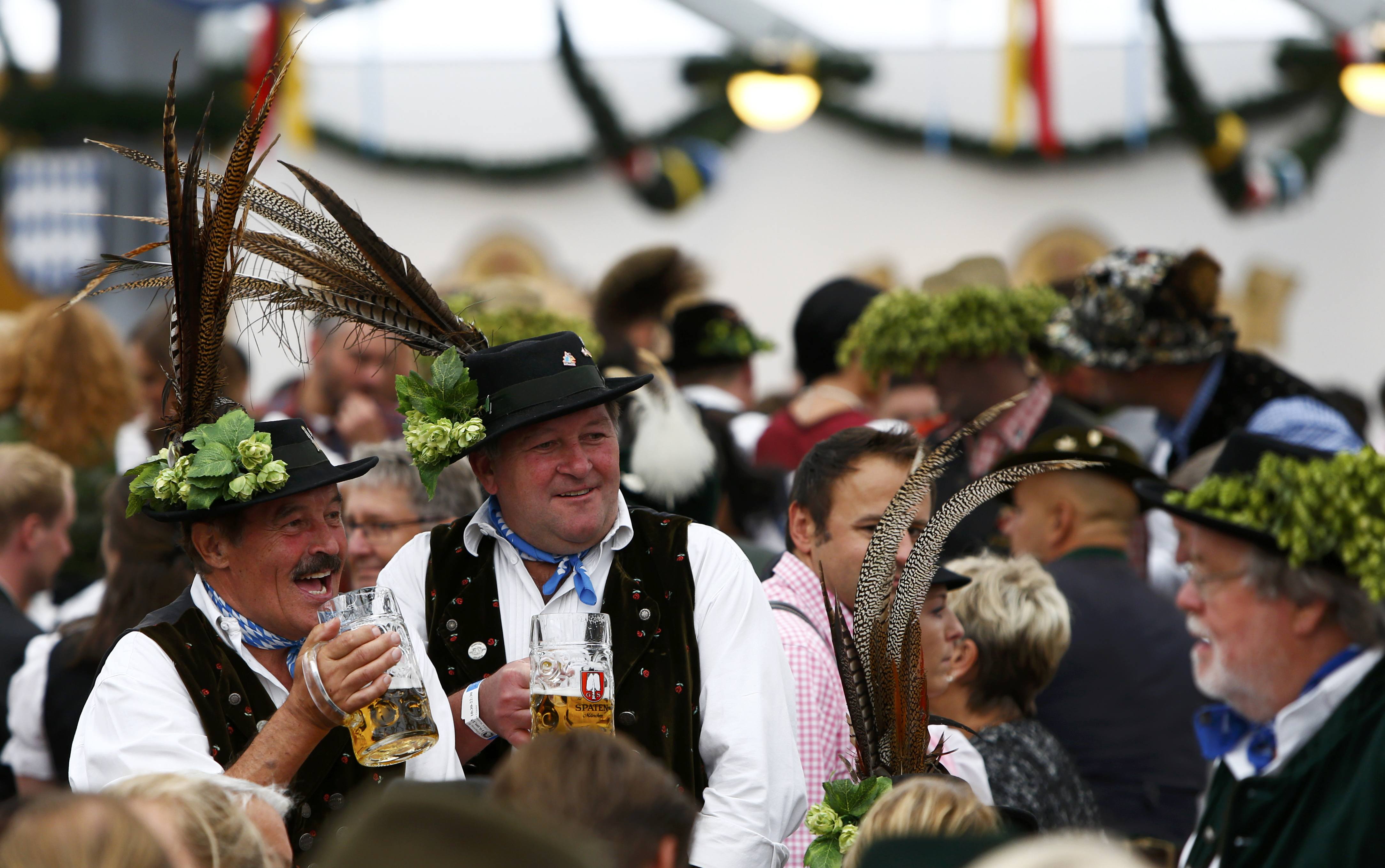 2015-09-19t104514z-2111949387-lr2eb9j0tv3ay-rtrmadp-3-germany-oktoberfest-40089.jpeg