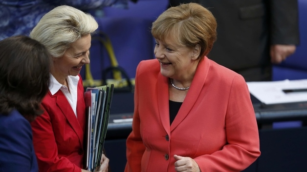 2015-09-24T075316Z_941307758_LR2EB9O0LWHUX_RTRMADP_2_EUROPE-MIGRANTS-MERKEL