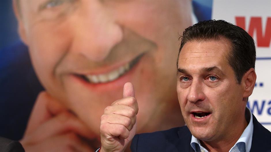 2015-09-24T101410Z_595822474_GF10000218574_RTRMADP_3_AUSTRIA-POLITICS