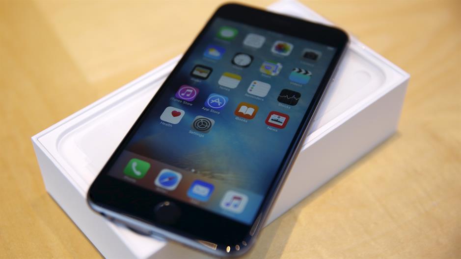 2015-09-25T170151Z_651935185_GF10000220725_RTRMADP_3_APPLE-IPHONE