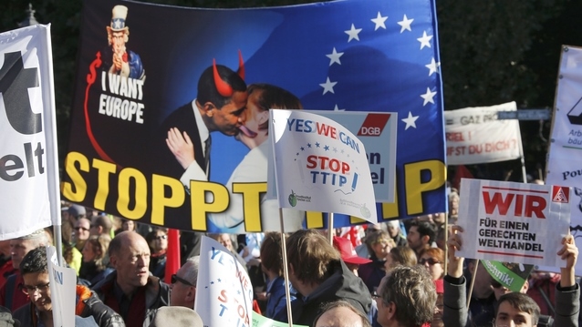 2015-10-10T130405Z_1638741395_LR2EBAA10AIQF_RTRMADP_2_GERMANY-POLITICS