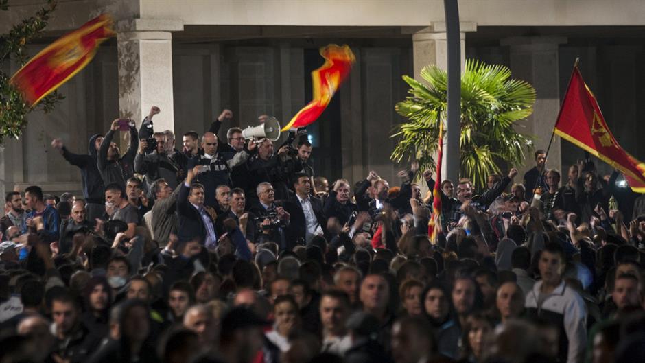 2015-10-18T193805Z_843781467_GF10000250015_RTRMADP_3_MONTENEGRO-PROTESTS