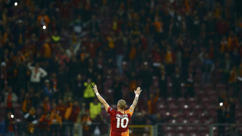 2015-10-21T210046Z_549836601_LR1EBAL1MCZOI_RTRMADP_3_SOCCER-CHAMPIONS-GAL-BEN