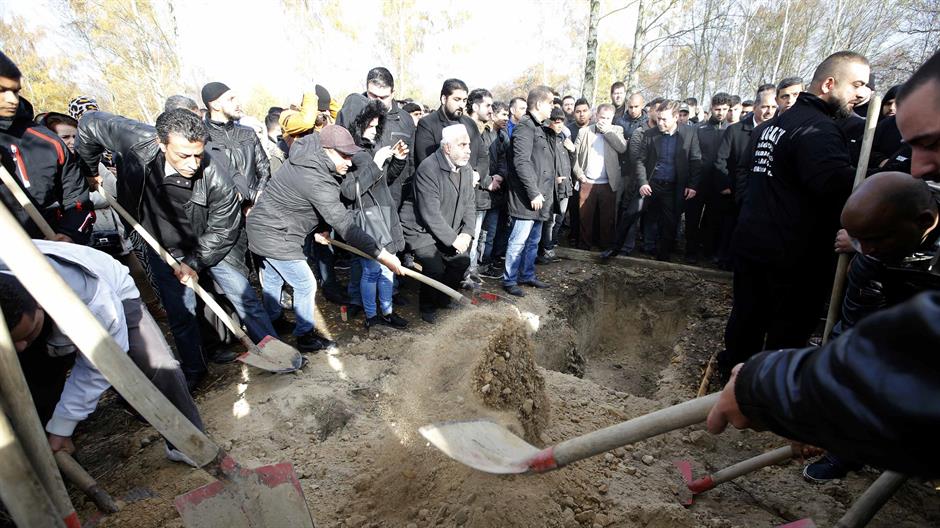 2015-11-05T102814Z_505693717_LR2EBB50T2RFI_RTRMADP_3_EUROPE-MIGRANTS-GERMANY-KILLING