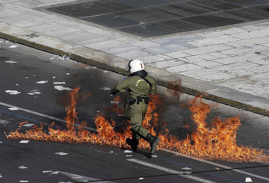 2015-11-12T131600Z_153184283_LR1EBBC10UDDZ_RTRMADP_3_EUROZONE-GREECE-STRIKE