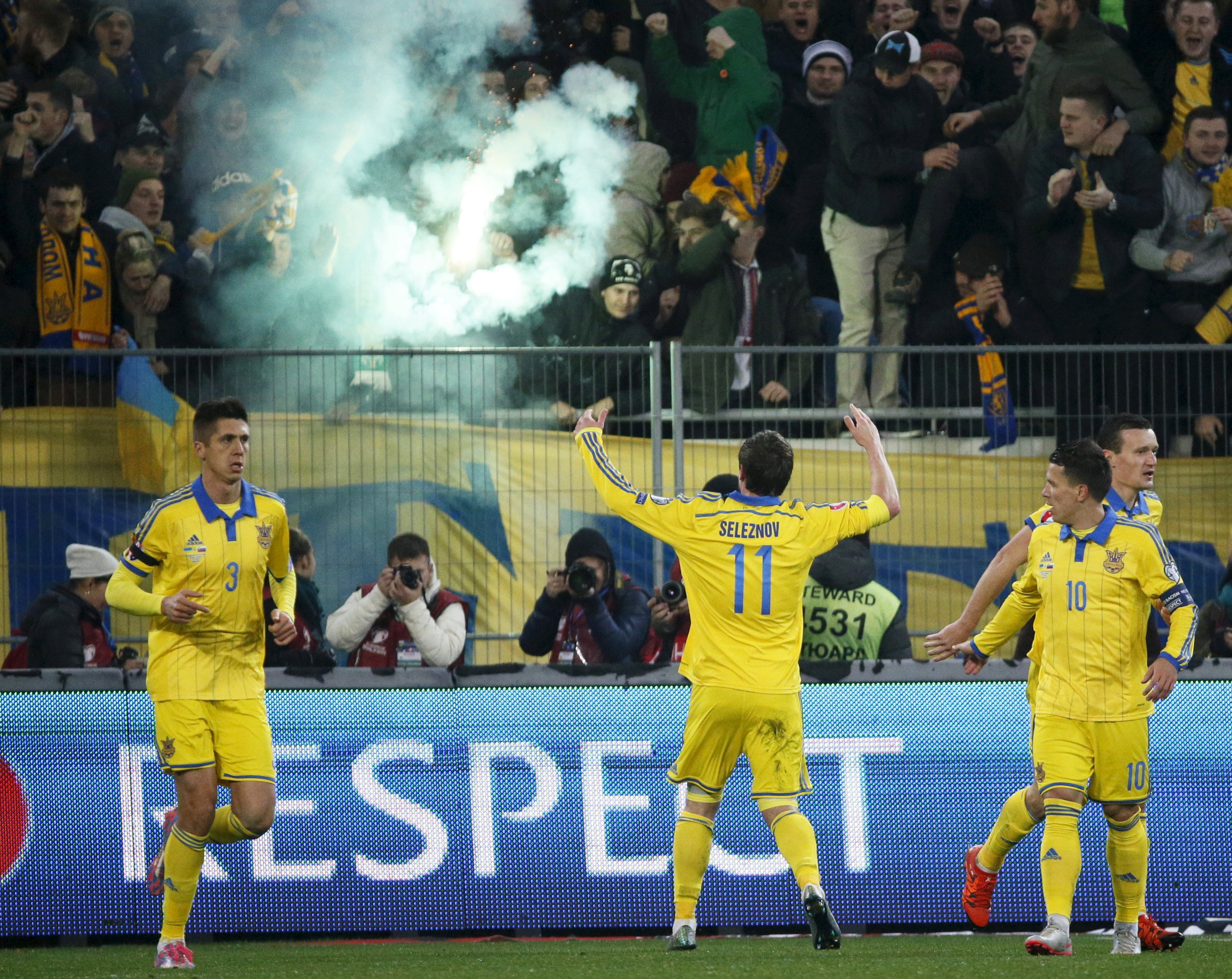 2015-11-14T182949Z_609705929_GF20000059513_RTRMADP_3_SOCCER-EURO