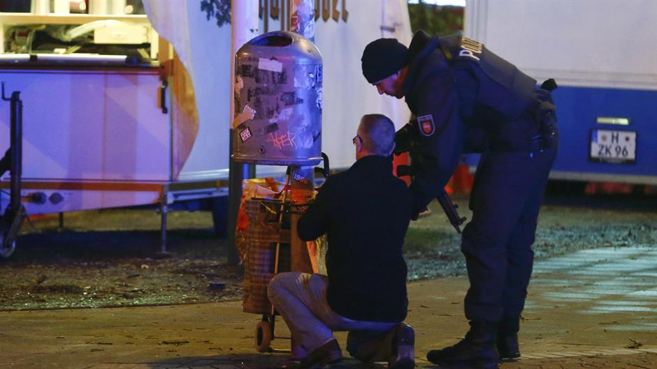 2015-11-17T173933Z_1893400642_LR2EBBH1D1MGC_RTRMADP_3_SOCCER-FRIENDLY-GERMANY