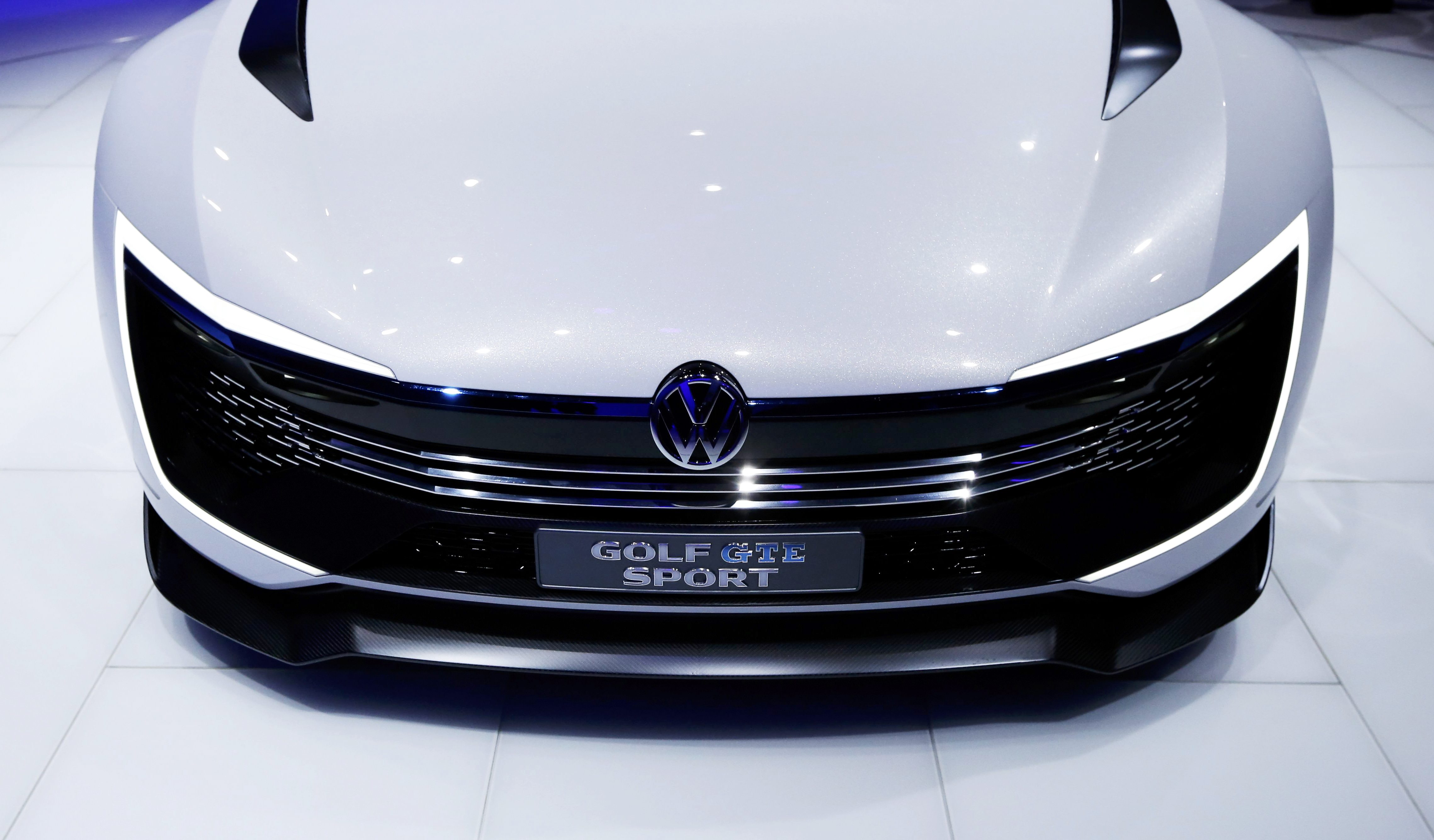2015-11-19T004609Z_1591263306_TB3EBBJ024M9Y_RTRMADP_3_AUTOSHOW-LOSANGELES