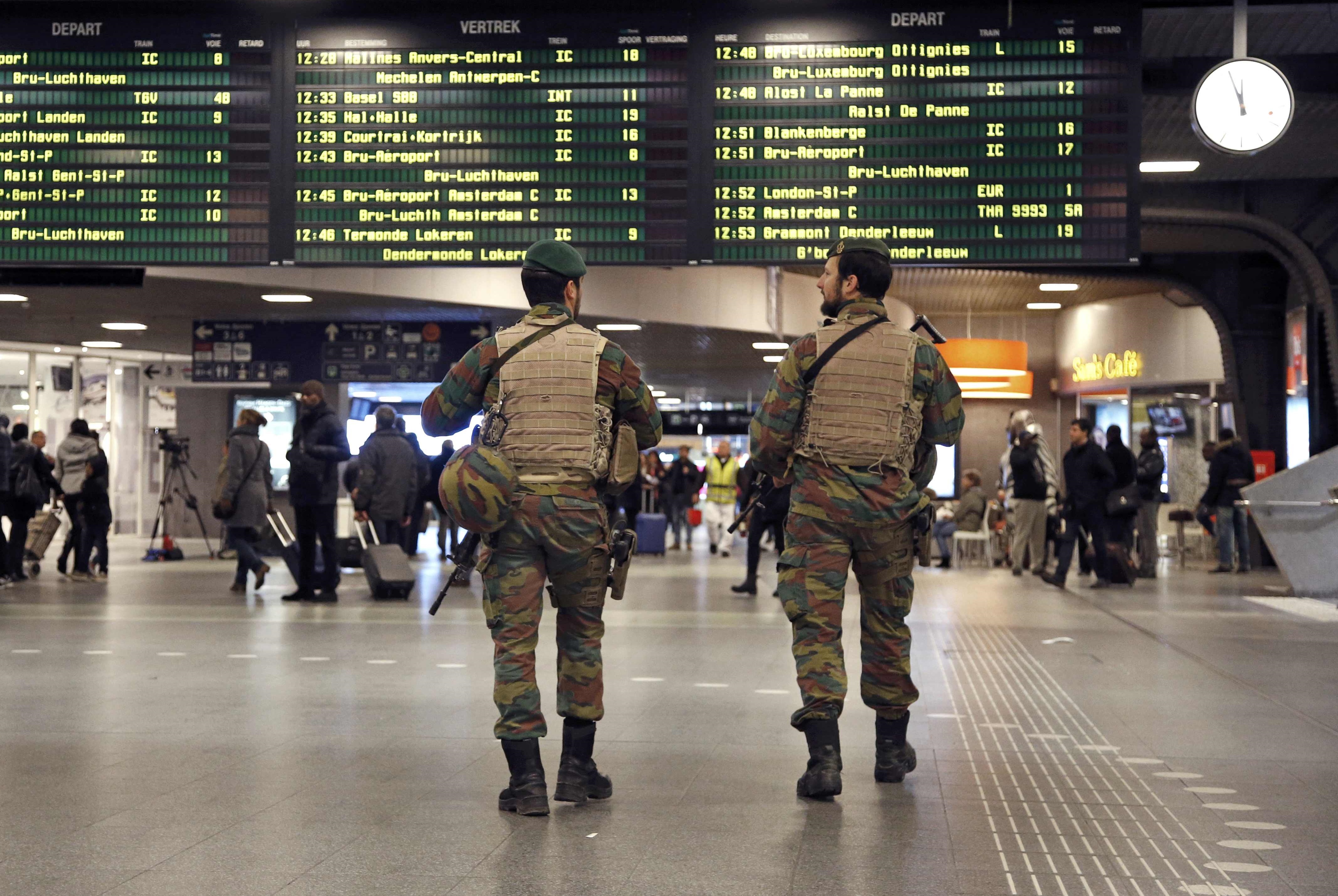 2015-11-21T114128Z_2081637429_LR2EBBL0WGT2R_RTRMADP_3_FRANCE-SHOOTING-BELGIUM