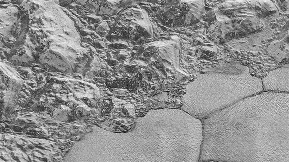 2015-12-05T181135Z_144114243_TM3EBC50ZRY01_RTRMADP_3_NASA-PLUTO