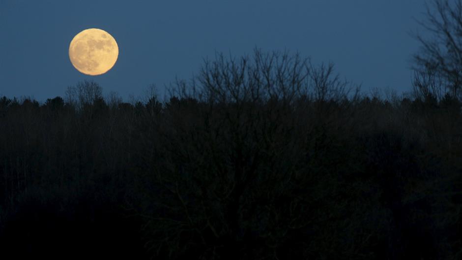 2015-12-24T232050Z_1081142377_GF10000275846_RTRMADP_3_CHRISTMAS-SEASON