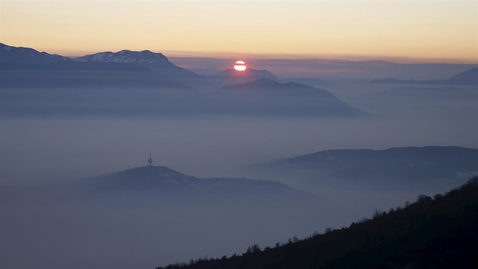 2015-12-28T174935Z_113272378_GF10000277493_RTRMADP_3_BOSNIA-POLUTION