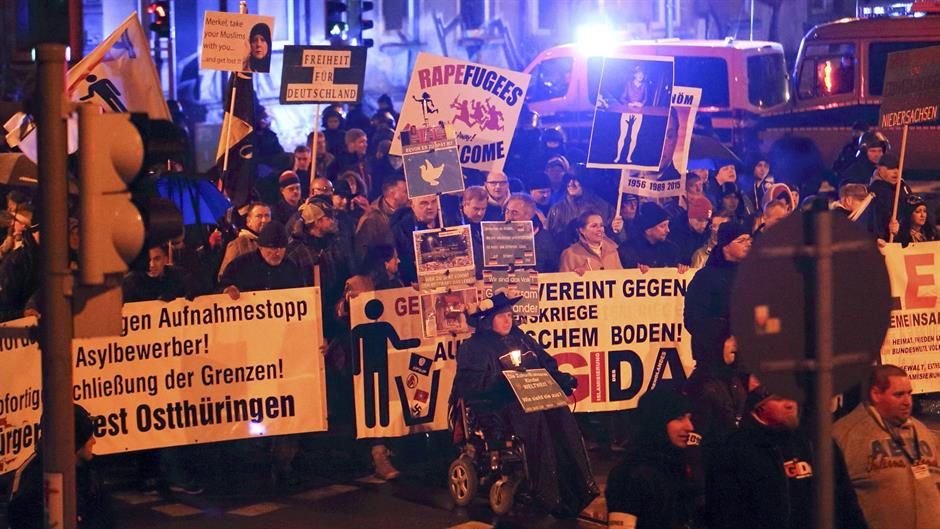 2016-01-11T205918Z_746232462_LR2EC1B1MAKYO_RTRMADP_3_GERMANY-ASSAULTS-PROTESTS