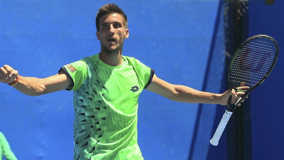 2016-01-18T040947Z_1678402250_SR1EC1I0BJVBI_RTRMADP_3_TENNIS-OPEN