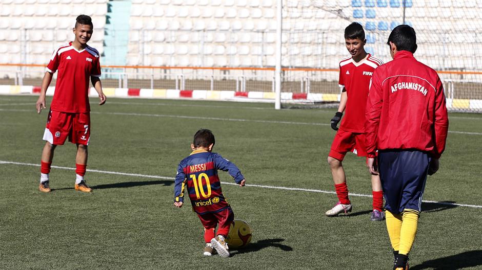 2016-02-02T085854Z_1508554906_D1BESKRKNMAB_RTRMADP_3_AFGHANISTAN-MESSI