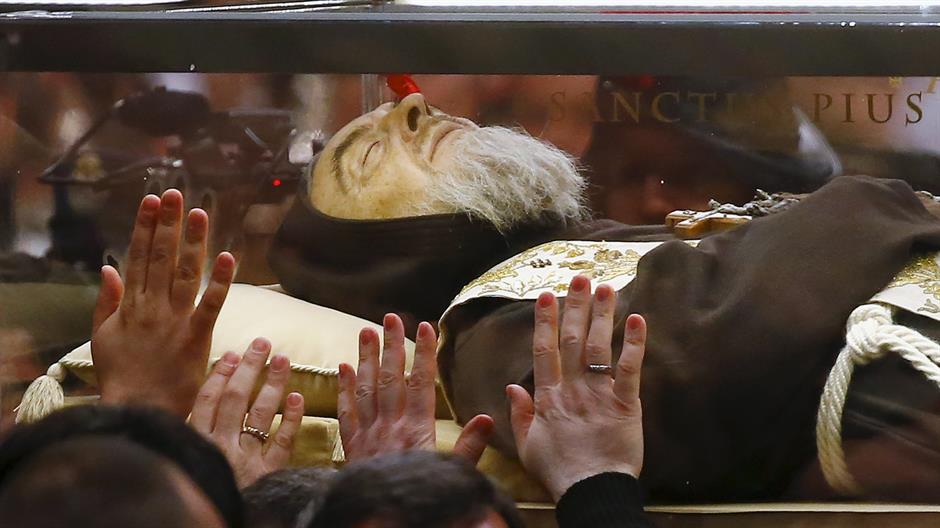 2016-02-05T175524Z_172447584_GF10000297301_RTRMADP_3_HOLYYEAR-SAINTS-PADREPIO