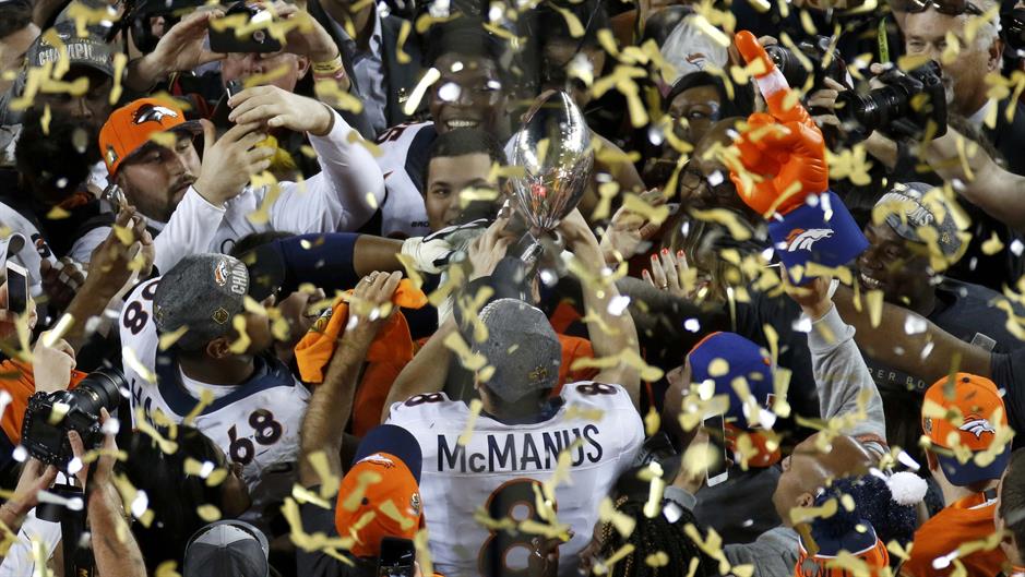 2016-02-08T042746Z_1894997346_TB3EC280CE0S2_RTRMADP_3_NFL-SUPERBOWL