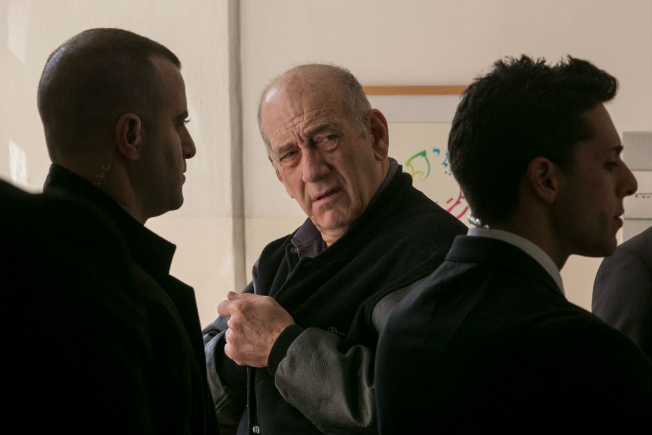 2016-02-10T100016Z_473406830_D1BESMEYLSAA_RTRMADP_3_ISRAEL-OLMERT