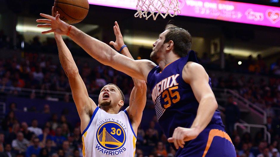 2016-02-11T050535Z_860372013_NOCID_RTRMADP_3_NBA-GOLDEN-STATE-WARRIORS-AT-PHOENIX-SUNS