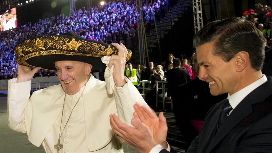 2016-02-13T044448Z_1537867069_GF10000306778_RTRMADP_3_MEXICO-POPE-ARRIVAL