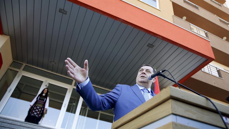 2016-03-20T130418Z_1592993195_GF10000353046_RTRMADP_3_WARCRIMES-KARADZIC