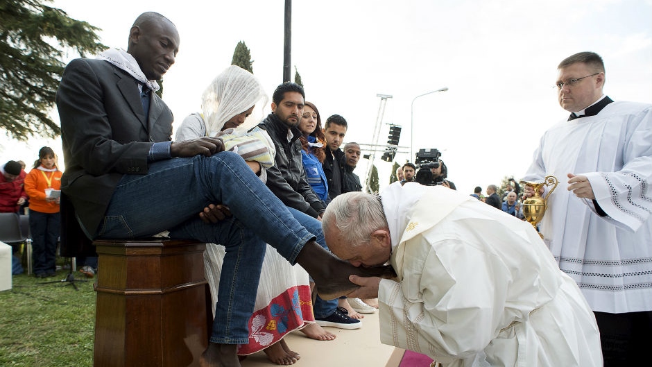 2016-03-24T200511Z_1958928301_GF10000359274_RTRMADP_3_RELIGION-EASTER-POPE-HOLYTHURSDAY