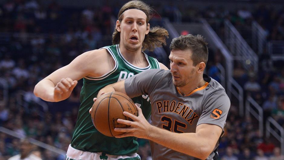 2016-03-27T045734Z_1456547199_NOCID_RTRMADP_3_NBA-BOSTON-CELTICS-AT-PHOENIX-SUNS