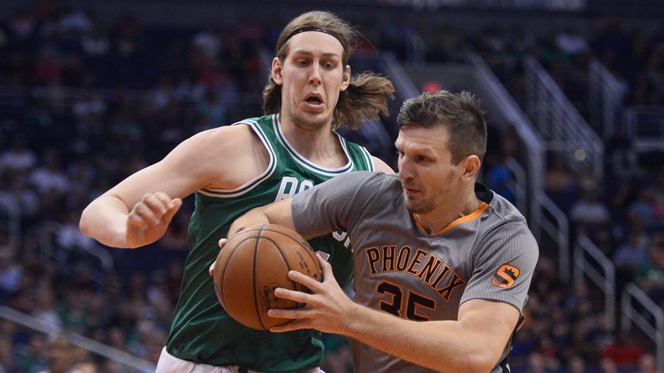 2016-03-27T045734Z_1456547199_NOCID_RTRMADP_3_NBA-BOSTON-CELTICS-AT-PHOENIX-SUNS