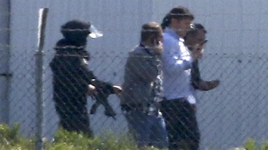 2016-03-29T122631Z_356615162_LR1EC3T0YJXA2_RTRMADP_3_EGYPT-AIRPLANE-HIJACKING