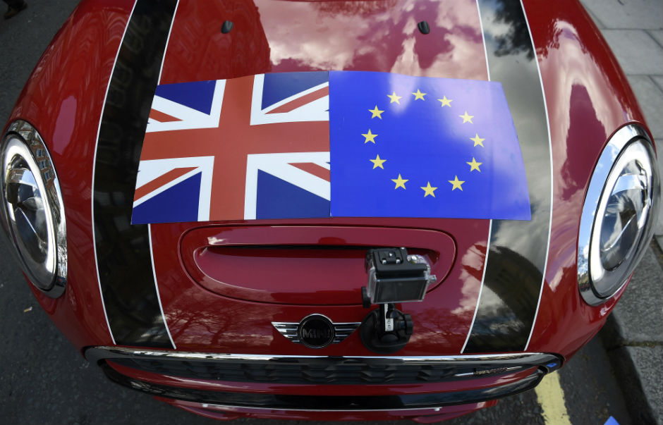 2016-03-31T145908Z_1458724803_LR1EC3V15M9W0_RTRMADP_3_BRITAIN-EU