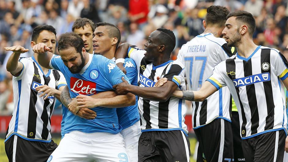 2016-04-03T122333Z_2033116076_GF10000369833_RTRMADP_3_SOCCER-ITALY