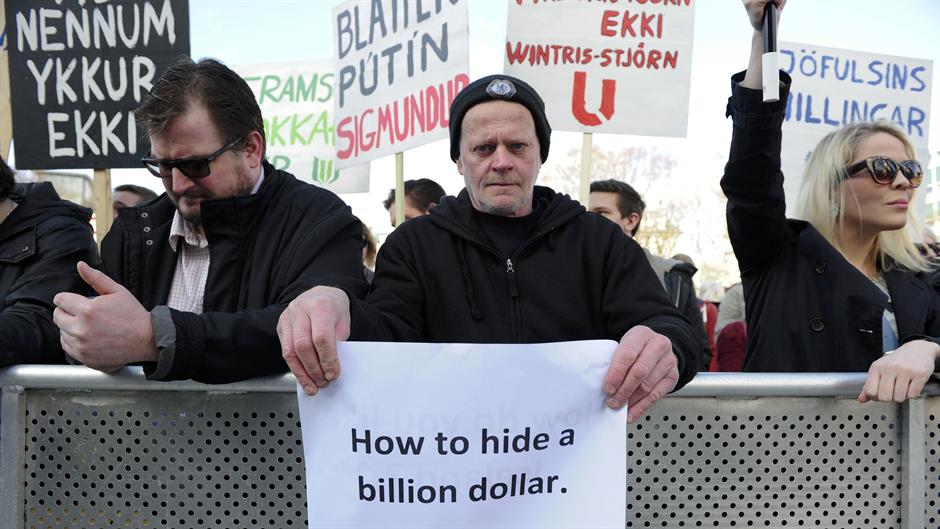 2016-04-04T191350Z_1176156266_LR2EC441HEQ93_RTRMADP_3_PANAMA-TAX-ICELAND-PROTEST