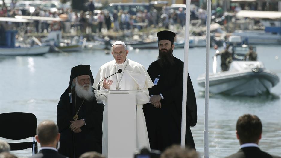 2016-04-16T111722Z_532110532_LR1EC4G0VCNMZ_RTRMADP_3_EUROPE-MIGRANTS-POPE-LESBOS
