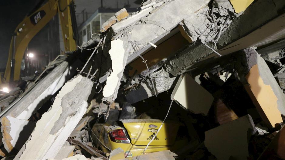 2016-04-18T031657Z_1446840240_GF10000386267_RTRMADP_3_ECUADOR-QUAKE