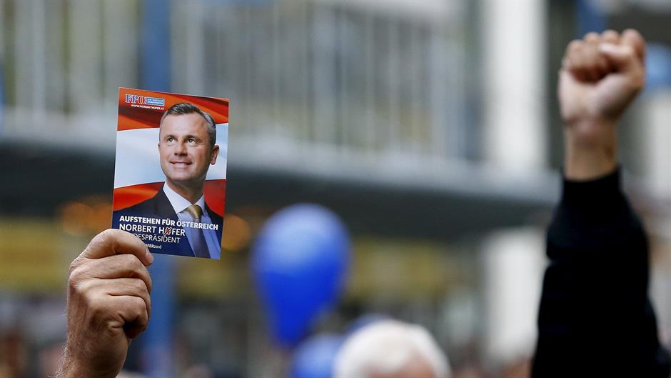 2016-04-18T194550Z_1025133841_GF10000387349_RTRMADP_3_AUSTRIA-POLITICS