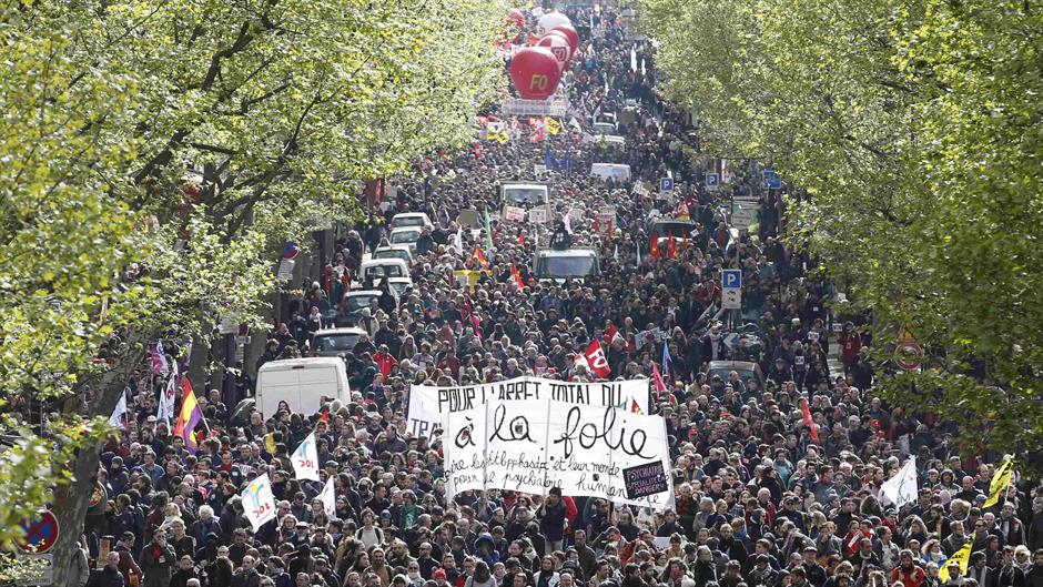 2016-04-28T150014Z_1556636952_LR1EC4S15O34M_RTRMADP_3_FRANCE-PROTESTS